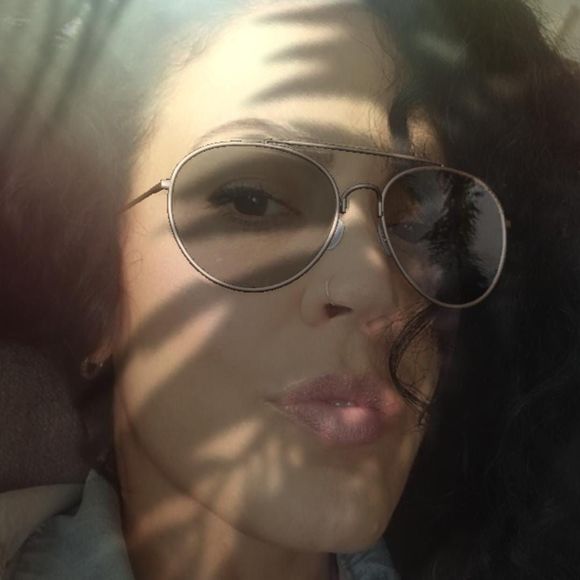 Meet your Posher, Jennifer - Picture 1 of 1